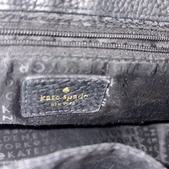 Kate Spade Crossbody bag small
Leather black bow front accent/white bow edge - Picture 17 of 17